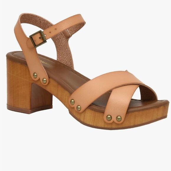 CUSHIONAIRE Women's Slate Faux Wood Sandal Worn once size 6 Adorable - Picture 3 of 4